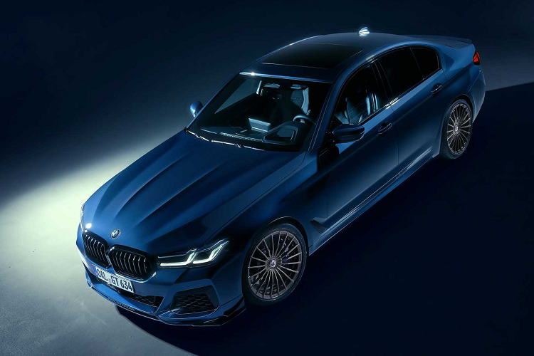 Hiện tại, người chơi xe đã có thể bắt đầu đặt hàng mẫu xe này và tiến trình giao hàng sẽ được bắt đầu vào tháng 7 này. Mức giá xe Alpina B5 GT 2023 đặc biệt khởi điểm 145.500 Euro trong khi chiếc wagon có giá khởi điểm là 148.500 Euro tại thị trường Đức.