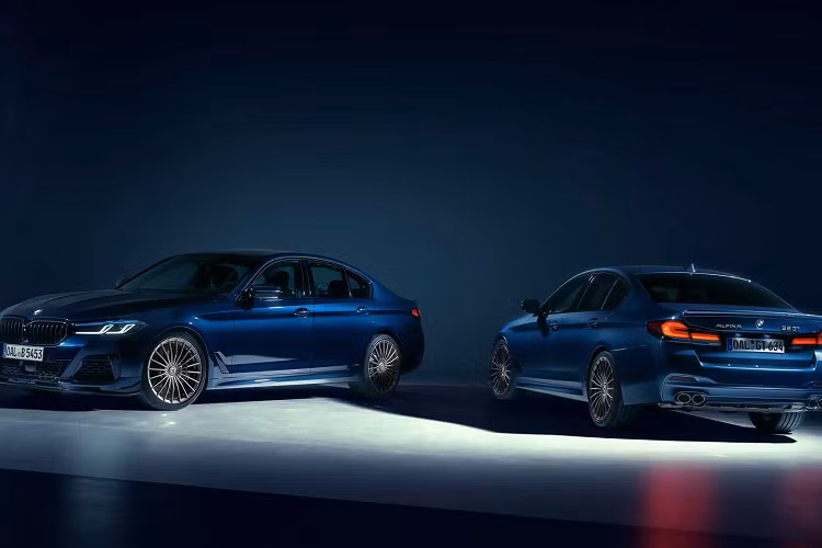 Chiếc sedan 5 Series đã được tinh chỉnh có thể đạt tốc độ 100 km/h trong vòng chưa đầy 3,4 giây và có thể đạt tốc độ tối đa lên tới 330 km/h. Phiên bản Wagon thì cần tới khoảng 3,6 giây để tăng tốc lên 100 km/h và có thể đạt tốc độ tối đa lên tới 322 km/h.