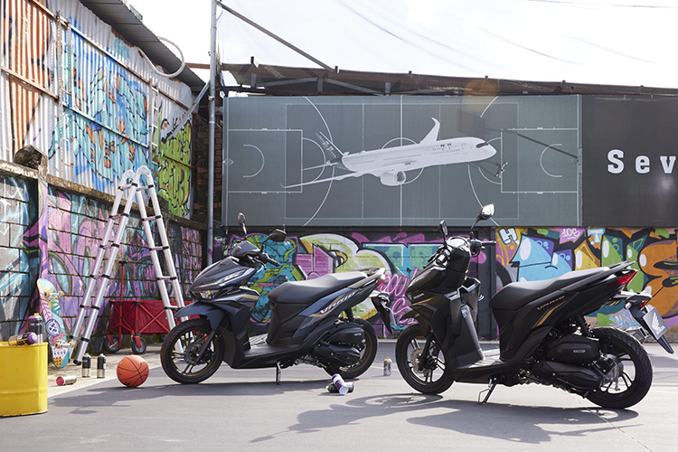 Honda Việt Nam đã ra mắt mẫu xe Honda Vario 125 2024 mới nhằm đáp ứng tốt hơn nhu cầu phong phú của khách hàng. Vario 125 định hình là một mẫu xe không dành cho số đông đại chúng, mà hướng tới những bạn trẻ cá tính mạnh mẽ.