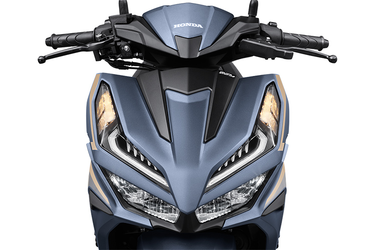 Sàn để chân phẳng và rộng rãi giúp khách hàng để chân thoải mái khi di chuyển hàng ngày nhưng vẫn giữ được hình ảnh thể thao và cá tính.