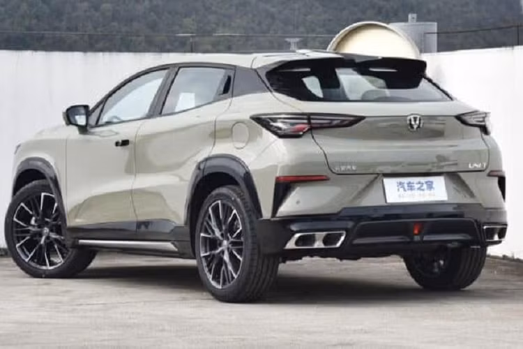 Theo như thông báo của hãng Changan cho biết, phiên bản Uni-T 2023 là được ra mắt tại Trung Quốc với mức giá từ 115.900 – 139.900 nhân dân tệ, tương đương 16.800 – 20.300 đô la, hay từ 400 triệu đến 485 triệu đồng, mức giá này đã được điều chỉnh giảm gần 80 triệu đồng so với bản cũ.