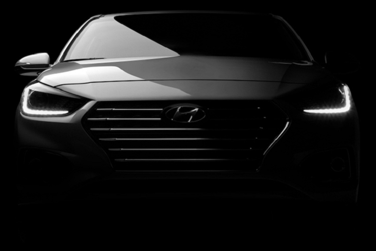 Theo hãng Hyundai, Accent thế hệ mới ở thị trường Ấn Độ sẽ có 2 tùy chọn động cơ xăng, cùng có dung tích 1.5L. Đầu tiên là động cơ hút khí tự tự nhiên, sản sinh công suất tối đa 113 mã lực và mô-men xoắn cực đại 144 Nm, đi với hộp số sàn 6 cấp hoặc hộp số tự động biến thiên vô cấp IVT. Đây có vẻ là động cơ dùng chung với Hyundai Creta, Seltos và Carens.