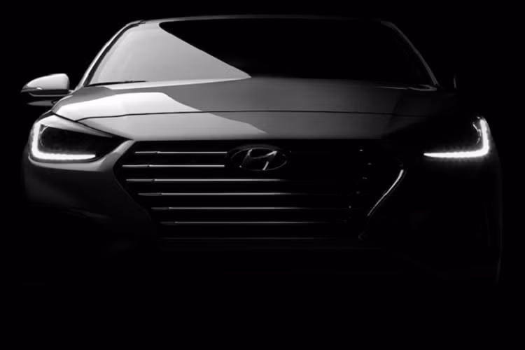 Theo hãng Hyundai, Accent thế hệ mới ở thị trường Ấn Độ sẽ có 2 tùy chọn động cơ xăng, cùng có dung tích 1.5L. Đầu tiên là động cơ hút khí tự tự nhiên, sản sinh công suất tối đa 113 mã lực và mô-men xoắn cực đại 144 Nm, đi với hộp số sàn 6 cấp hoặc hộp số tự động biến thiên vô cấp IVT. Đây có vẻ là động cơ dùng chung với Hyundai Creta, Seltos và Carens.