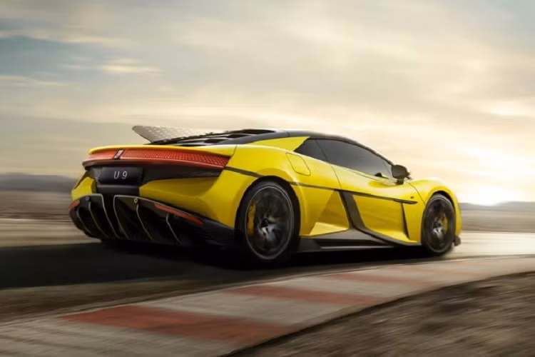 Khi bán ra thị trường siêu xe điện YangWang U9 sẽ cạnh tranh trực tiếp với đối thủ GAC Aion Hyper Hyper SSR tại thị trường Trung Quốc.