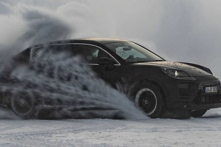 Theo đó, Porsche Macan EV phiên bản cao cấp nhất hứa hẹn có sức mạnh ngang ngửa siêu xe khi được trang bị mô tơ đôi cho công suất 603 mã lực, mô men xoắn 1.000 Nm, đi kèm hệ dẫn động 4 bánh toàn thời gian.