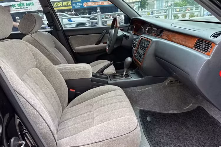 Với nhiều người, có lẽ Toyota Crown biển ngũ quý 4 không mang nhiều may mắn vì nó còn được đọc là tử, tức ám chỉ mất mát, tuy nhiên, cũng có nhiều ẩn số quanh con số này. Chẳng hạn trong thuyết âm dương thì số 4 chỉ những giai đoạn của vũ trụ như Thái dương, Âm dương, Thiếu Dương, Thiếu âm.