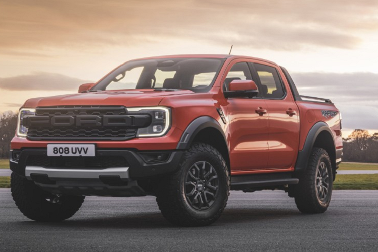 Ly do Ford Ranger Raptor 2023 tien ty sap ve Viet Nam se hut khach?