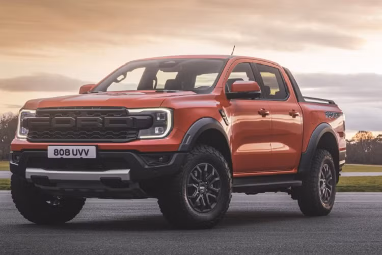 Ly do Ford Ranger Raptor 2023 tien ty sap ve Viet Nam se hut khach?