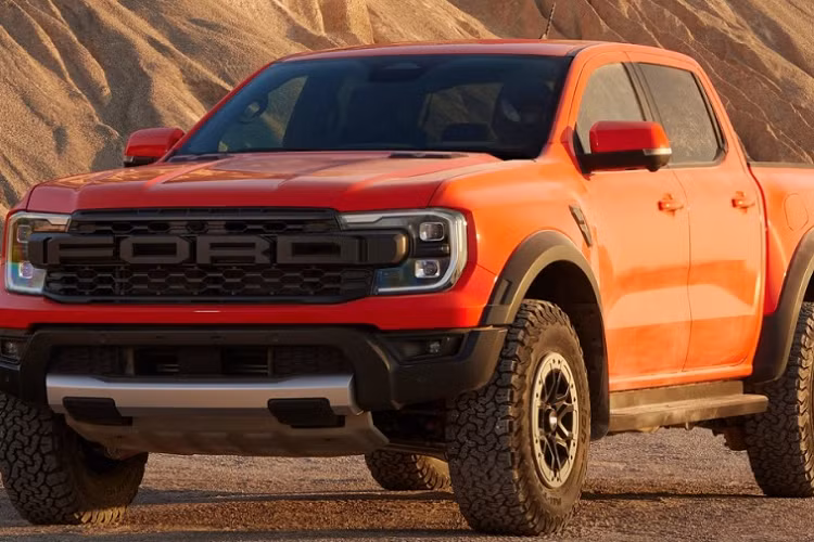 Kết thúc năm 2022, hãng Ford đã bán tổng cộng 33.815 chiếc Ranger cho người tiêu dùng Thái Lan, đứng thứ 3 trong phân khúc, chỉ sau Isuzu D-Max và Toyota Hilux. Trong đó, có sự đóng góp của 3.621 chiếc Ford Ranger Raptor. Với thành tích này, Ford Ranger Raptor chính là phiên bản hút khách thứ hai trong dòng Ranger, chỉ sau Wildtrak.