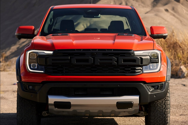 Phiên bản bán chạy nhất của dòng xe bán tải Ford Ranger ở thị trường Thái Lan trong năm ngoái là Wildtrak 2.0 Bi-Turbo 10AT 4×4 cấu hình Double Cab với doanh số 4.311 xe. Con số tương ứng của phiên bản Wildtrak 2.0 Turbo 6AT cấu hình Double Cab là 3.313 xe.