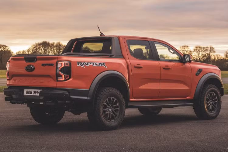 Bước sang thế hệ mới, dòng xe bán tải này được cải tiến cả về thiết kế, trang bị lẫn động cơ. Nhờ đó, sức hút của Ford Ranger nói chung và Ranger Raptor nói riêng ở thị trường này cũng tăng lên.