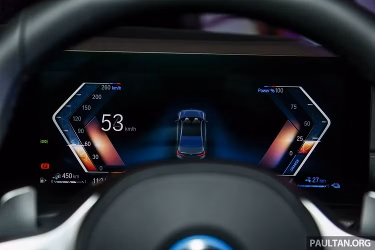 Tuy nhiên, BMW 3 Series 2023 vẫn chưa có hỗ trợ điều khiển hành trình thích ứng ACC và hệ thống tự lái Cấp độ 2. Hỗ trợ người lái còn có Hệ thống hỗ trợ đỗ xe chủ động Park Assistant và Cảm biến hỗ trợ đỗ xe bao gồm giám sát khoảng cách, Hỗ trợ đỗ xe ghép ngang và camera lùi.