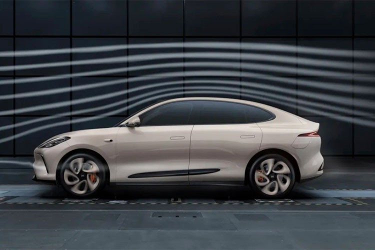 Với mức giá xe IM Motors LS6 2024 từ 230.000 nhân dân tệ, người mua phải đặt cọc 2.000 nhân dân tệ (275 USD) có thể được giảm giá 5.000 nhân dân tệ (685 USD) trên giá cuối cùng của xe, ngân sách 10.000 nhân dân tệ (1.400 USD) cho các hạng mục tùy chọn sang trọng, gói lái xe thông minh IM AD trọn đời.