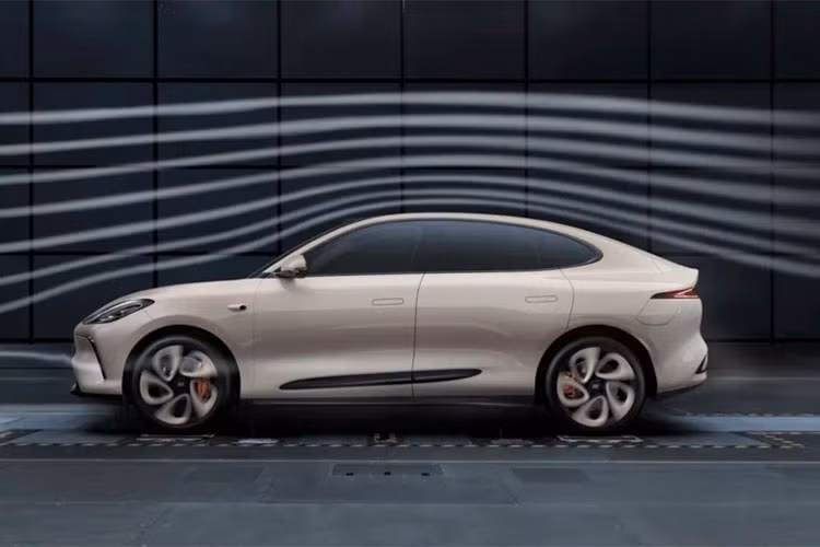 Với mức giá xe IM Motors LS6 2024 từ 230.000 nhân dân tệ, người mua phải đặt cọc 2.000 nhân dân tệ (275 USD) có thể được giảm giá 5.000 nhân dân tệ (685 USD) trên giá cuối cùng của xe, ngân sách 10.000 nhân dân tệ (1.400 USD) cho các hạng mục tùy chọn sang trọng, gói lái xe thông minh IM AD trọn đời.