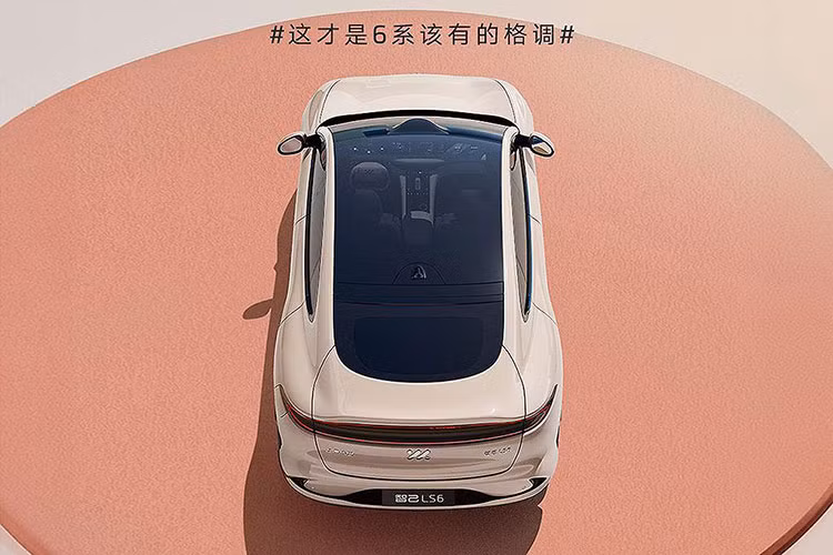 LS6 là model đầu tiên cung cấp MOSFET silicon cacbua (SiC) 900 V. Điện áp hoạt động tối đa của nó là 875 V và định mức 751 V. Các tế bào trong bộ pin của IM LS6 cho phép sạc 3,75C ở công suất sạc cao nhất là 396 kW.