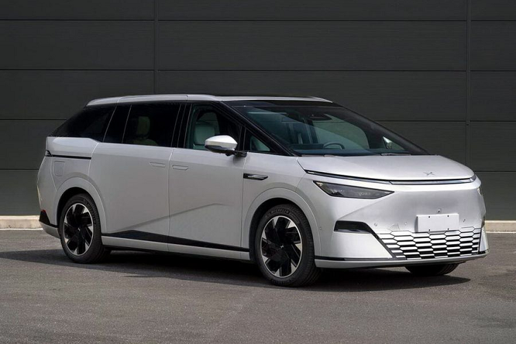 Hyudai Custo vừa ra mắt thị trường Việt Nam và thu hút sự chú ý của khách hàng bởi ngoại hình hiện đại, nội thất hạng sang đi kèm mức giá hợp lý. Còn tại thị trường Trung Quốc, hãng Xpeng sắp sửa cho ra mắt một mẫu MPV cỡ lớn là Xpeng X9 EV 2024 mới hứa hẹn cũng sẽ tạo ra cơn sốt trong phân khúc.