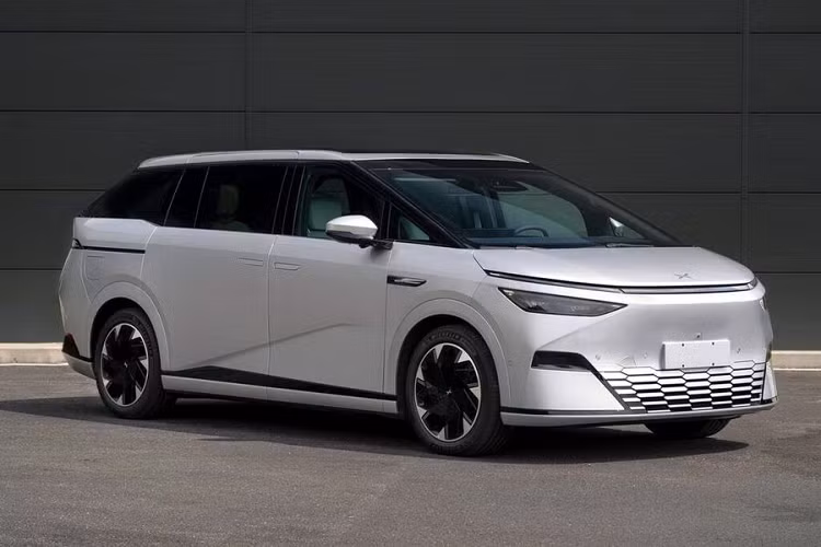 Hyudai Custo vừa ra mắt thị trường Việt Nam và thu hút sự chú ý của khách hàng bởi ngoại hình hiện đại, nội thất hạng sang đi kèm mức giá hợp lý. Còn tại thị trường Trung Quốc, hãng Xpeng sắp sửa cho ra mắt một mẫu MPV cỡ lớn là Xpeng X9 EV 2024 mới hứa hẹn cũng sẽ tạo ra cơn sốt trong phân khúc.