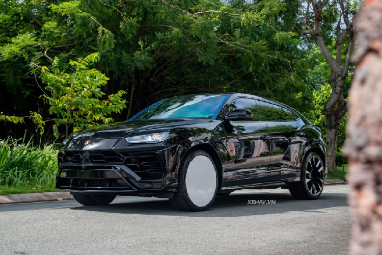 Để giảm chỉ số cản gió và hạn chế tạp âm, các chi tiết như: hốc gió, ốp bảo vệ khoang gầm, cơ cấu điều hướng tại khung cửa sổ phía sau, cánh gió tích hợp ở đuôi xe, hốc bánh của xe đều được thiết kế một cách đặc biệt. Các chi tiết này còn góp phần giảm tiêu hao nhiên liệu, tăng cường độ an toàn, ổn định và bổ trợ lực ép xuống mặt đường khi xe di chuyển ở tốc độ cao.