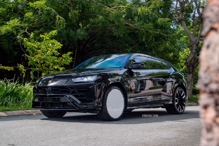 Để giảm chỉ số cản gió và hạn chế tạp âm, các chi tiết như: hốc gió, ốp bảo vệ khoang gầm, cơ cấu điều hướng tại khung cửa sổ phía sau, cánh gió tích hợp ở đuôi xe, hốc bánh của xe đều được thiết kế một cách đặc biệt. Các chi tiết này còn góp phần giảm tiêu hao nhiên liệu, tăng cường độ an toàn, ổn định và bổ trợ lực ép xuống mặt đường khi xe di chuyển ở tốc độ cao.