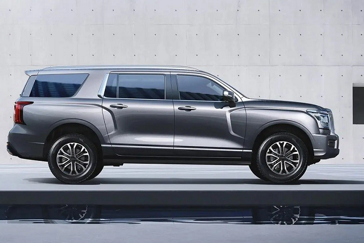 Mới đây, thương hiệu Haval của Great Wall Motor đã tung ra những hình ảnh chính thức đầu tiên của H5. Được phát triển dựa trên cơ sở gầm bệ của xe bán tải King Kong Cannon, mẫu xe này thuộc phân khúc SUV cỡ lớn. Thậm chí, Haval H5 2023 chẳng khác nào phiên bản Trung Quốc của mẫu SUV cỡ lớn Toyota Sequoia nổi tiếng.