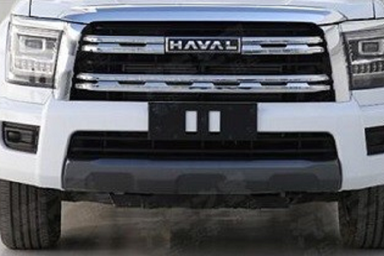 Bên ngoài, Haval H5 2023 sở hữu phong cách thiết kế khá tương đồng với King Kong Cannon. Những chi tiết như lưới tản nhiệt, đèn pha, hốc gió trên cản trước, đèn sương mù, nắp ca-pô và những đường cắt xẻ trên chắn bùn của Haval H5 2023 đều tương tự King Kong Cannon dù không giống hoàn toàn.