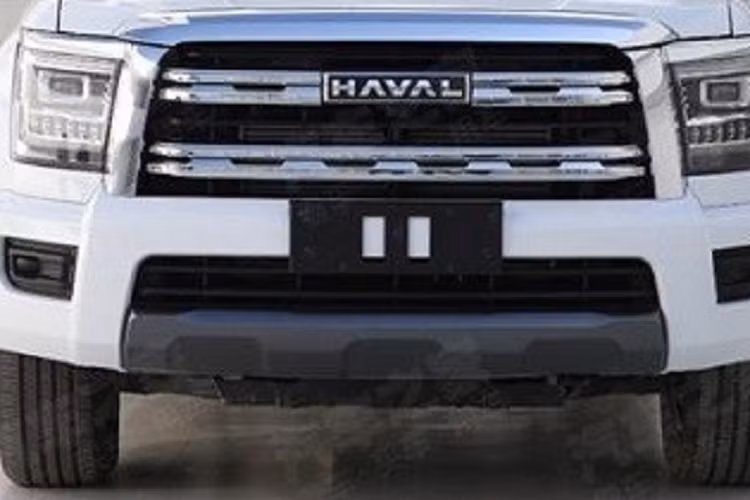 Bên ngoài, Haval H5 2023 sở hữu phong cách thiết kế khá tương đồng với King Kong Cannon. Những chi tiết như lưới tản nhiệt, đèn pha, hốc gió trên cản trước, đèn sương mù, nắp ca-pô và những đường cắt xẻ trên chắn bùn của Haval H5 2023 đều tương tự King Kong Cannon dù không giống hoàn toàn.