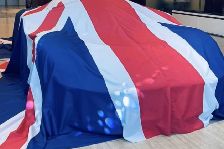 Được biết, chỉ có 999 xe Aston Martin Valhalla được sản xuất trên toàn cầu theo thông báo của hãng xe Anh quốc và họ hiện đang đưa Valhalla đi vòng quanh thế giới để ra mắt với các khách hàng nhưng chưa rõ đại lý trong nước đã lên lịch mang siêu phẩm này về nước giới thiệu hay chưa