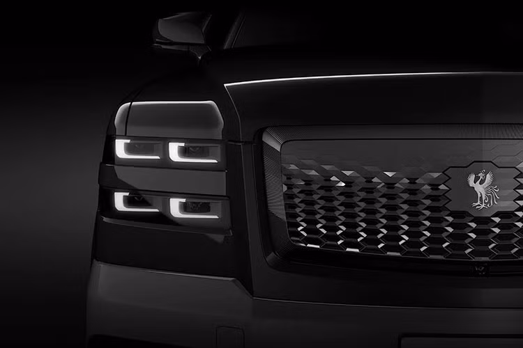 Ngoài ra, Toyota Century SUV còn đi kèm lưới tản nhiệt cỡ lớn với mắt lưới hình tổ ong. Lưới tản nhiệt được thiết kế lồi và không đi kèm logo Toyota như thường thấy. Thay vào đó, mẫu xe này được trang bị logo hình chim phượng hoàng tương tự phiên bản sedan.