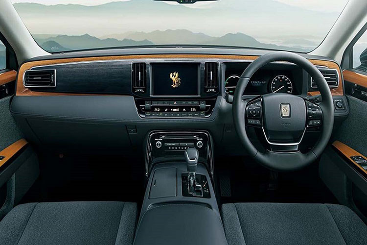 Theo tờ Bestcarweb của Nhật Bản, mẫu xe siêu sang Toyota Century SUV sẽ sở hữu màu sơn đặc trưng là đỏ nâu Maroon nhằm tạo ra hình ảnh mẫu xe trưởng thành, phù hợp với các doanh nhân giàu có.