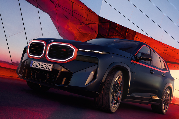 Dự kiến, xe sẽ chính thức được bàn giao cho khách hàng Mỹ vào tháng 8 năm nay, giá xe BMW XM Label Red 2023 sẽ là 185.000 USD (khoảng 4,3 tỷ đồng), đắt hơn 25.000 USD so với bản thường.