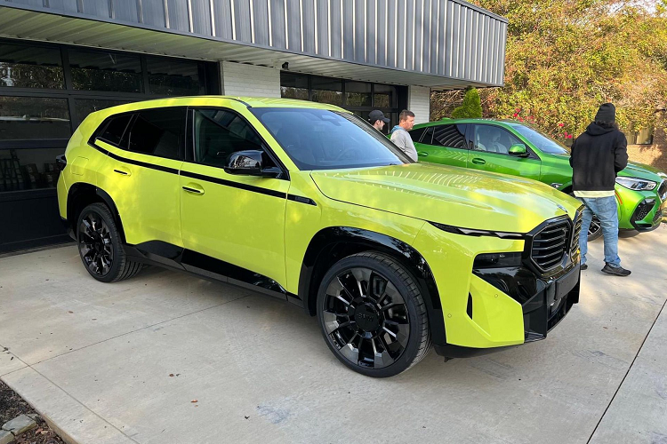 Nhờ đó, mẫu sedan hạng sang cỡ lớn này có thể tăng tốc từ 0-96 km/h trong thời gian 4,3 giây và chạy 80 - 84 km chỉ bằng mô-tơ điện. Hiện vẫn chưa rõ thời điểm ra mắt của BMW XM 50e 2024, nhưng phiên bản này sẽ không được bán ở thị trường Bắc Mỹ.