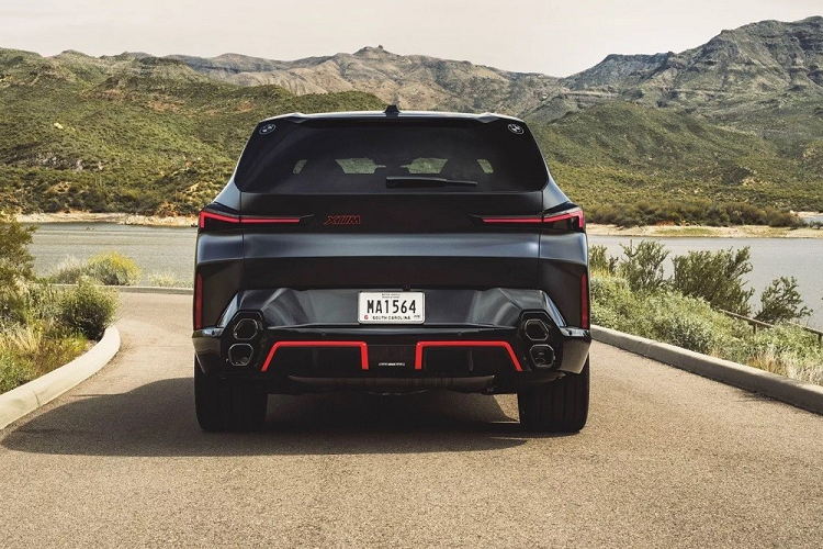 Trong khi đó, ở thị trường Úc, mẫu SUV hạng sang này có giá lên đến 349.900 AUD (khoảng 233.582 USD - hơn 6,6 tỷ đồng), chưa bao gồm chi phí lăn bánh. Giá bán này tương đương với một ngôi nhà ở Úc. Theo kế hoạch, hãng BMW chỉ sản xuất đúng 500 chiếc XM Label Red cho thị trường toàn cầu. Trong đó, sẽ có 30 chiếc dành cho thị trường Úc.