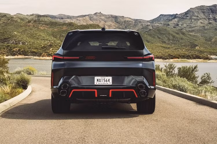 Trong khi đó, ở thị trường Úc, mẫu SUV hạng sang này có giá lên đến 349.900 AUD (khoảng 233.582 USD - hơn 6,6 tỷ đồng), chưa bao gồm chi phí lăn bánh. Giá bán này tương đương với một ngôi nhà ở Úc. Theo kế hoạch, hãng BMW chỉ sản xuất đúng 500 chiếc XM Label Red cho thị trường toàn cầu. Trong đó, sẽ có 30 chiếc dành cho thị trường Úc.