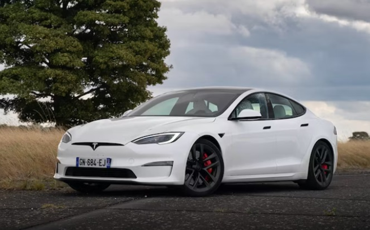 Oto dien co ty le loi cao hon 80% xe xang, Toyota “vuot mat” Tesla