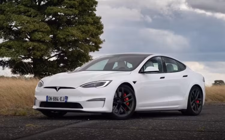 Oto dien co ty le loi cao hon 80% xe xang, Toyota “vuot mat” Tesla