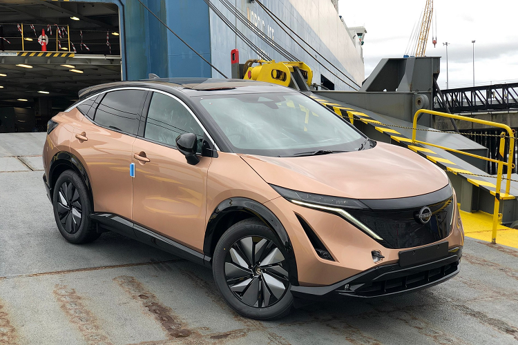 Trong quý gần đây, 0,6% số xe của Nissan được bán ở Trung Quốc là xe điện, trong khi mức trung bình của ngành là 21/100 xe được bán ra là xe điện. Hiện tại, Nissan Ariya được bán ra tại Trung Quốc có 2 phiên bản là dẫn động cầu trước và dẫn động bốn bánh, cùng bốn cấu hình khác nhau.