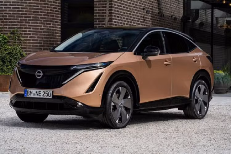 Cấu hình thấp nhất có công suất 242 mã lực và mô-men xoắn 300 Nm cũng như quãng đường đi được là 623 km. Ngược lại, bản cấu hình cao nhất sở hữu 2 mô-tơ điện cho ra công suất 434 mã lực với mô-men xoắn 600 Nm và quãng đường di chuyển chỉ 559 km.