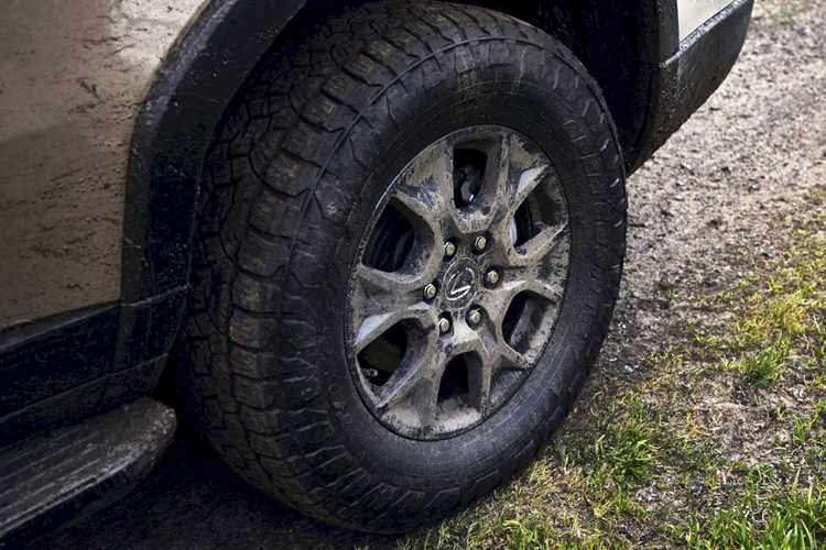 Người mua cũng sẽ tìm thấy các thanh ray trên mái màu đen, cần gạt nước làm tan băng trên kính chắn gió, hệ thống rửa đèn pha và hệ thống âm thanh 10 loa. Cuối cùng là bản Overtrail+ bổ sung thêm các tiện ích nâng tầm sự sang trọng với ghế trước có sưởi, thông gió và mát-xa cũng như hàng ghế thứ 2 có sưởi.