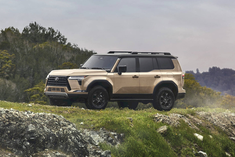 Ở Lexus GX 2024 mới, các bản Overtrail và Overtrail+ sẽ chỉ có 2 hàng ghế/5 chỗ ngồi, trong khi các bản còn lại có đầy đủ 3 hàng ghế với cấu trúc 7 chỗ hoặc 6 chỗ (hàng giữa ghế thương gia độc lập) tùy chọn.