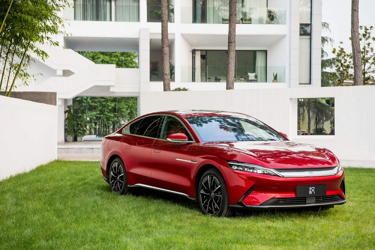 Hang oto dien BYD Trung Quoc xay nha may linh kien tai Viet Nam