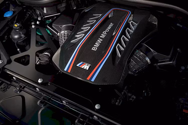 Hệ thống hỗ trợ đỗ xe tiêu chuẩn Parking Assistance Professional trong gói an toàn ADAS được bổ sung thêm các tính năng Reversing Assistant và Maneuver Assistant.