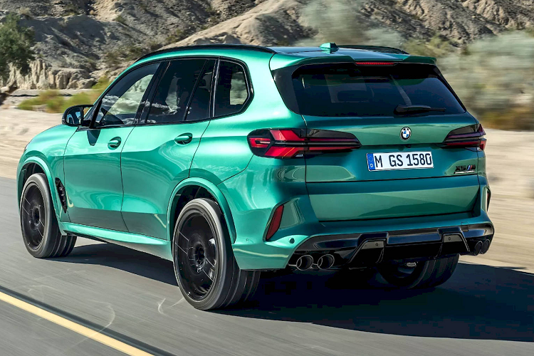 Về kiểu dáng, những chiếc SUV X5 và X6 mang nhãn hiệu M sử dụng đèn pha LED mỏng hơn và đồ họa đèn hậu LED hình chữ X giống như các phiên bản thông thường, nhưng được ưu ái lắp đặt sẵn bộ bodykit dành riêng cho từng phiên bản và mâm xe hợp kim có đường kính lớn hơn (21 inch trước / 22 inch sau).