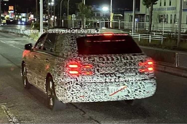 Trong thời gian qua, cánh săn ảnh đã liên tục bắt gặp chiếc xe được cho là Toyota Century SUV 2024 mới chạy trên đường phố gần nhà máy Motomachi của hãng Toyota ở tỉnh Aichi, Nhật Bản. Khi chạy thử tại Nhật Bản, chiếc xe được ngụy trang khá kỹ nhưng vẫn lộ ra một số chi tiết ngoại thất, trong số đó rõ nét nhất là hệ thống đèn pha và đèn hậu...