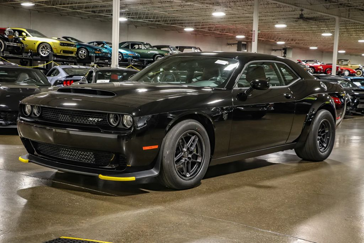 Điển hình như Challenger là một trong những mẫu xe đầu tiên có màn hình thông tin giải trí cảm ứng. Dodge Challenger là mẫu xe cuối cùng được trang bị khung gầm Chrysler LX, vốn được áp dụng từ năm 2004.