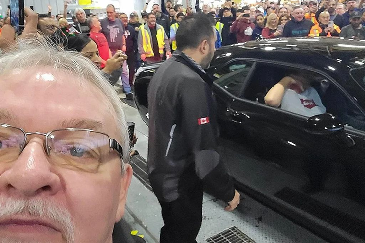 Với đường đua drag, mẫu xe này hoàn thành mất 8,91 giây với tốc độ tối đa 243,28 km/h. Theo nhà thiết kế Ralph Gilles, trong khi thiết kế ngoại thất được giữ khá nguyên vẹn trong suốt nhiều năm, thì công nghệ và nội thất của Challenger đã phát triển đáng kể.