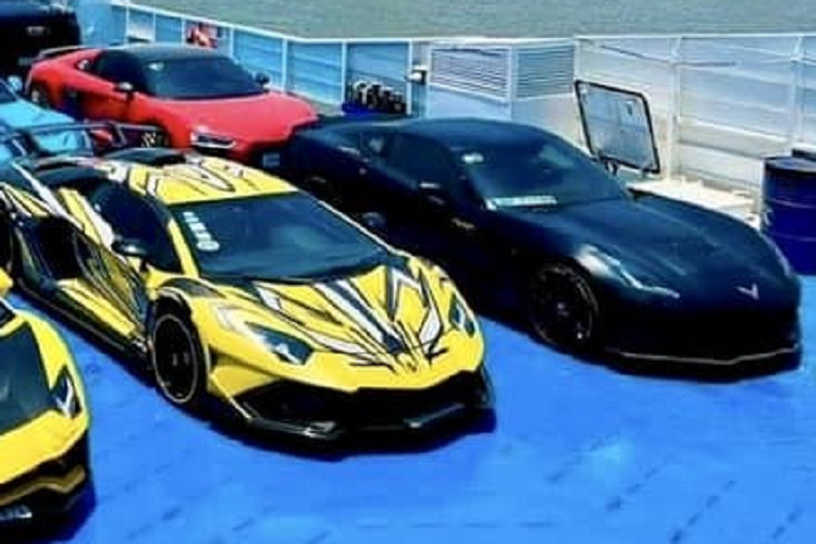 Sau cùng là dàn xe SUV với Lexus LX570, MErcedes-AMG G63 và 3 chiếc xe của Hoàng Kim Khánh là Bentley Mulsanne EWB, Bentley Bentayga V8 hay Cadillac. Sự kiện siêu xe này sẽ diễn ra từ chiều nay 7/3/2023.