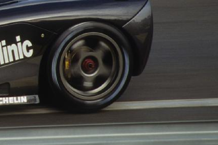 Sự hiện diện của McLaren tại Le Mans Classic là một yếu tố khác của lễ hội này, khi khách hàng và người hâm mộ được chiêm ngưỡng Artura - mẫu siêu xe hybrid V6 đầu tiên của McLaren, cũng như siêu xe 720S trang bị động cơ V8 được trưng bày và tham gia các sự kiện cao cấp. Cuộc đua tốc độ diễn ra trên đường đua Circuit de la Sarthe sẽ mang tính biểu tượng.