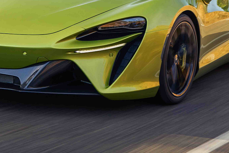 Chiếc F1 GTR đoạt chức vô định giải Le Mans năm 1995 được trưng bày tại Bảo tàng Le Mans như một phần của lịch sử cuộc đua sức bền nổi tiếng thế giới. Bảo tàng Le Mans, trưng bày 86 chiếc xe đua Le Mans mang tính biểu tượng, trong đó có hơn 60 chiếc đã chiến thắng.McLaren cũng chào đón những người tham gia Le Mans Classic đến với không gian trưng bày loạt xe McLaren trong quá khứ và hiện tại.