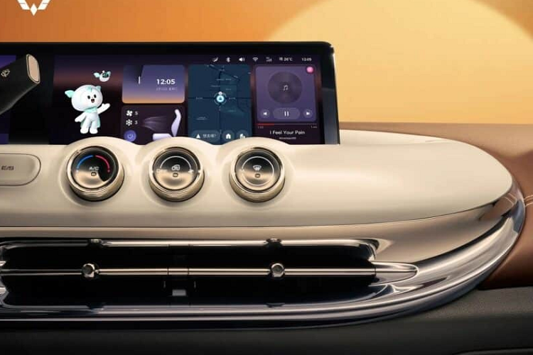 Thành công của chiếc xe điện hatchback 5 cửa 4 chỗ ngồi Wuling Bingo 2023 không chỉ đến từ thiết kế thời trang, nội thất tiện nghi, có thể mang tất cả những gì bạn cần từ phòng ngủ, phòng hát karaoke, các vật dụng tắm biển cho đến nhà bếp di động, mà còn đến từ giá bán.