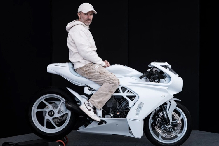 Ngoài ngoại hình, mẫu Superveloce Arsham vẫn sở hữu các thông số kỹ thuật và động cơ tương tự Superveloce bản tiêu chuẩn.